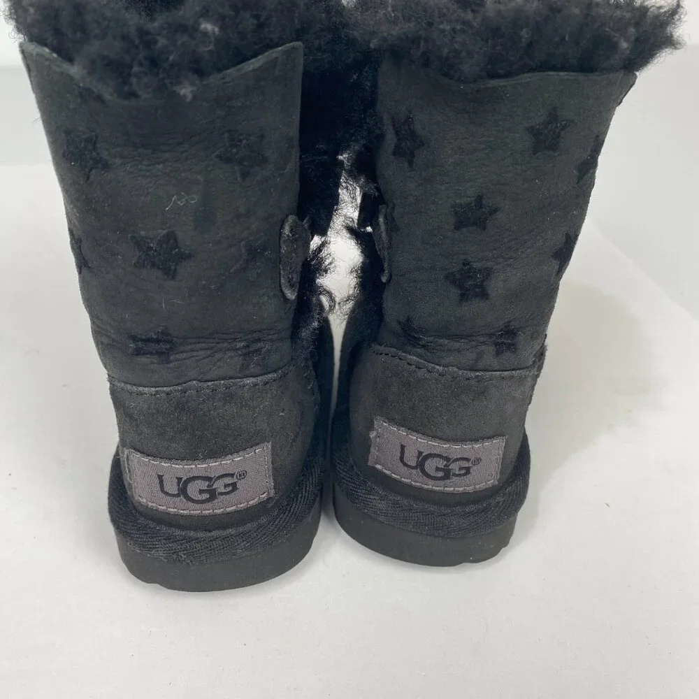 UGG‎ Kid’s Classic Boots Black Star Pattern Size 8 Girls Winter Snow Comfort